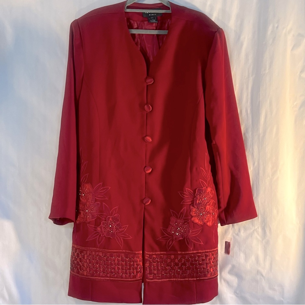 La femme  Jacket Wine Color Floral Appliqués Rhinestones Satin Details 18M👍